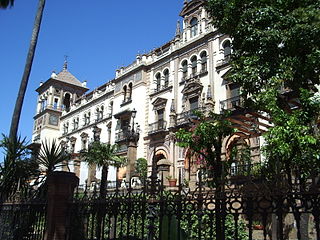 https://commons.m.wikimedia.org/wiki/File:Hotel_Alfonso_XIII_de_Sevilla.jpg#